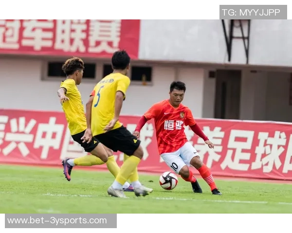 留洋足球运动员的成长之路与国际赛场的挑战与机遇分析